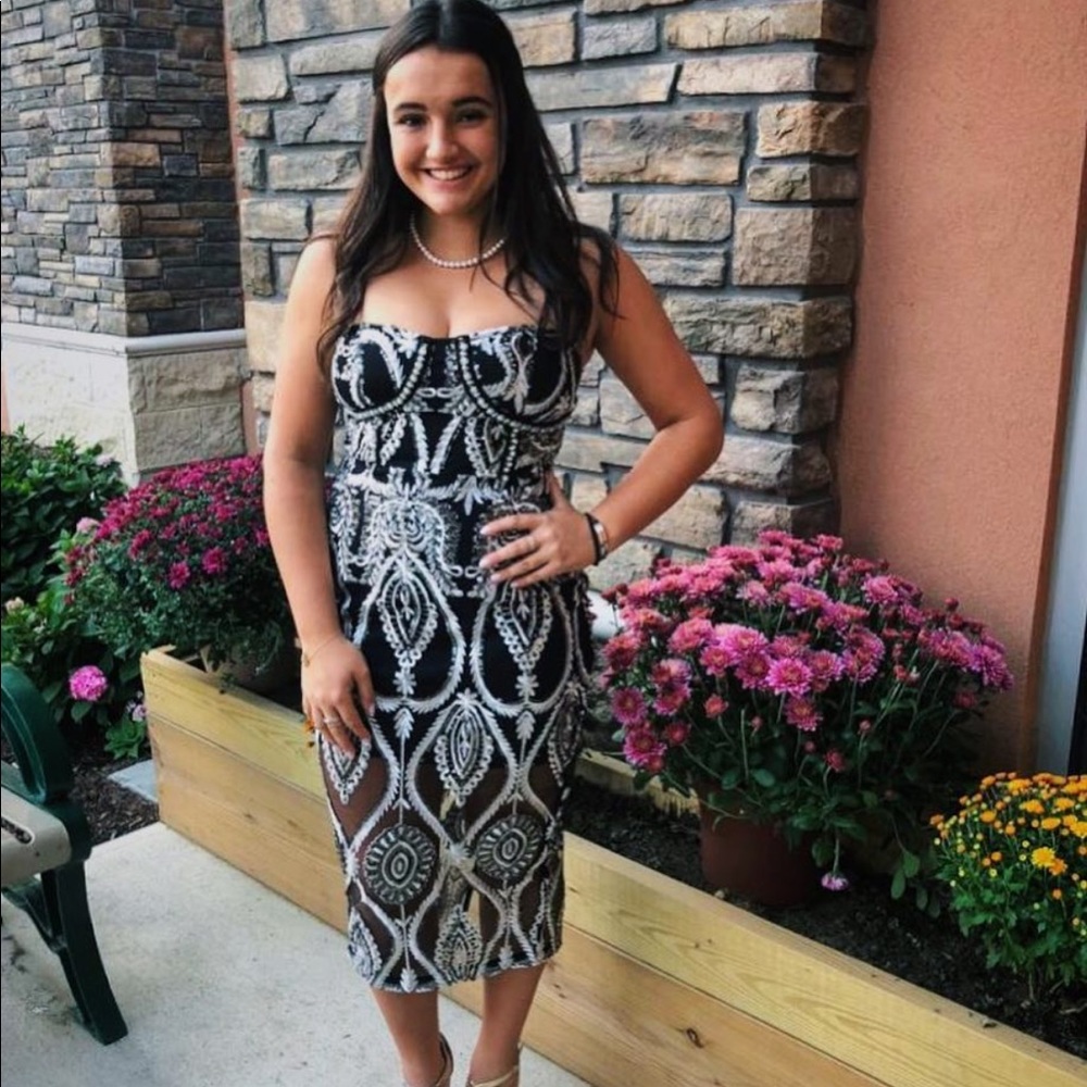 PRETTY LITTLE THING strapless quarter length dress